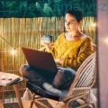 NATES Poduszka ogrzewana do siedzenia, bezprzewodowa - kolor: szary- Mensa Heating
